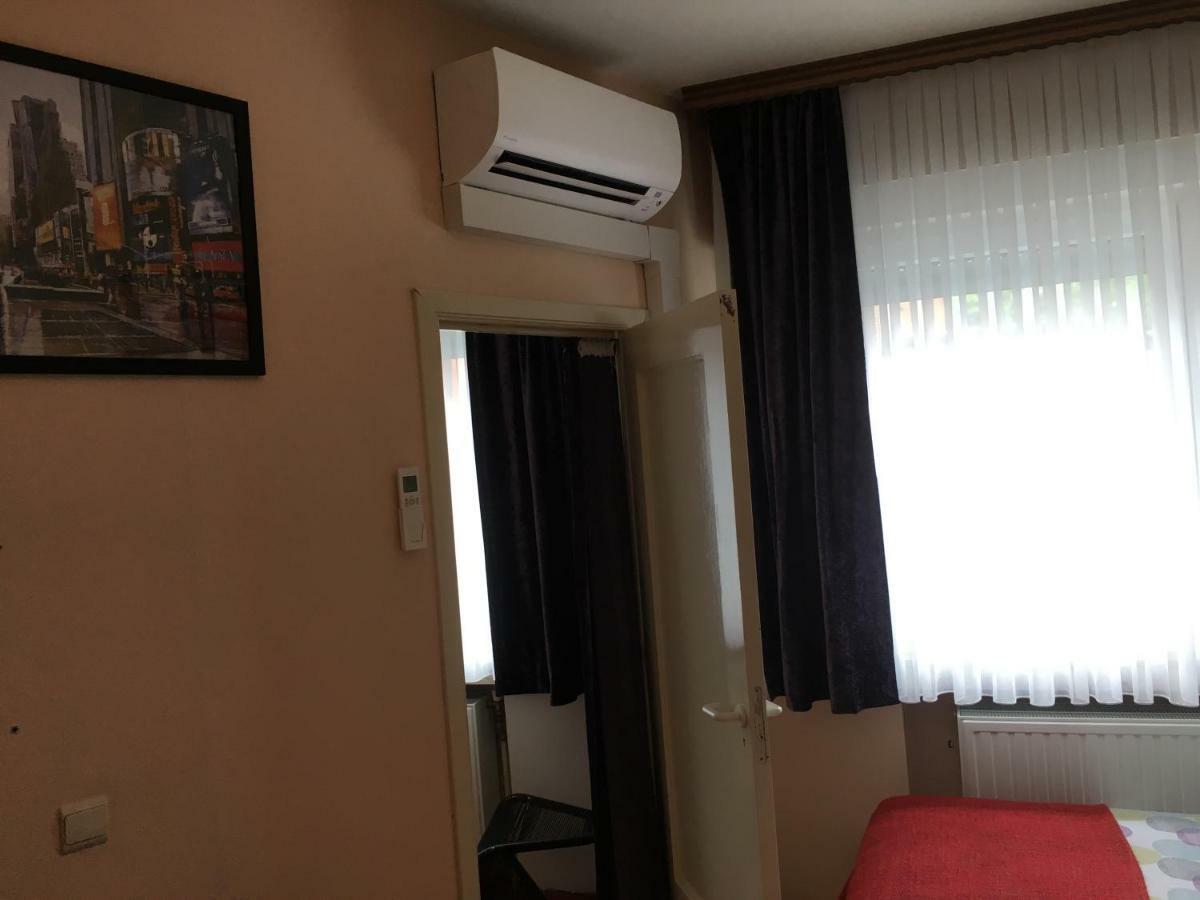 One-Bedroom Apartment Near Atomium — Photos 2